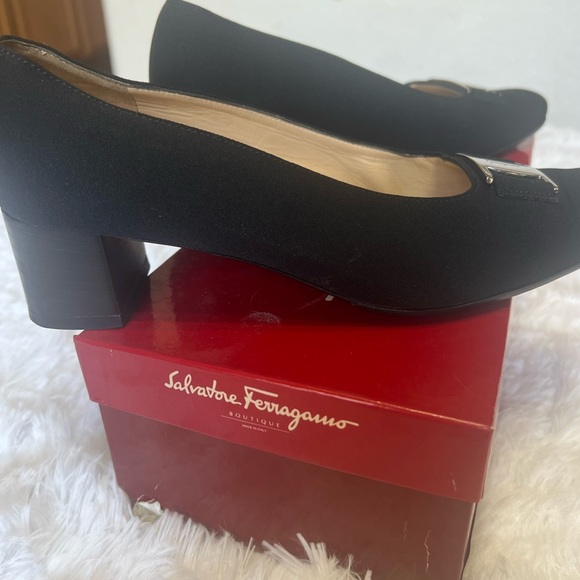 Ferragamo Black Pumps w Silver Buckles Size 6.5 - Picture 10 of 15